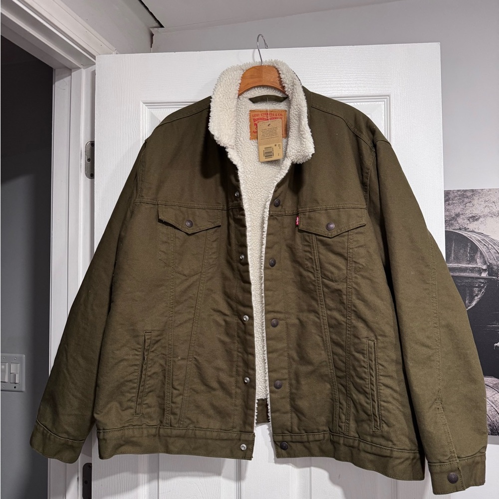 New with tag Levi’s Olive Jacket